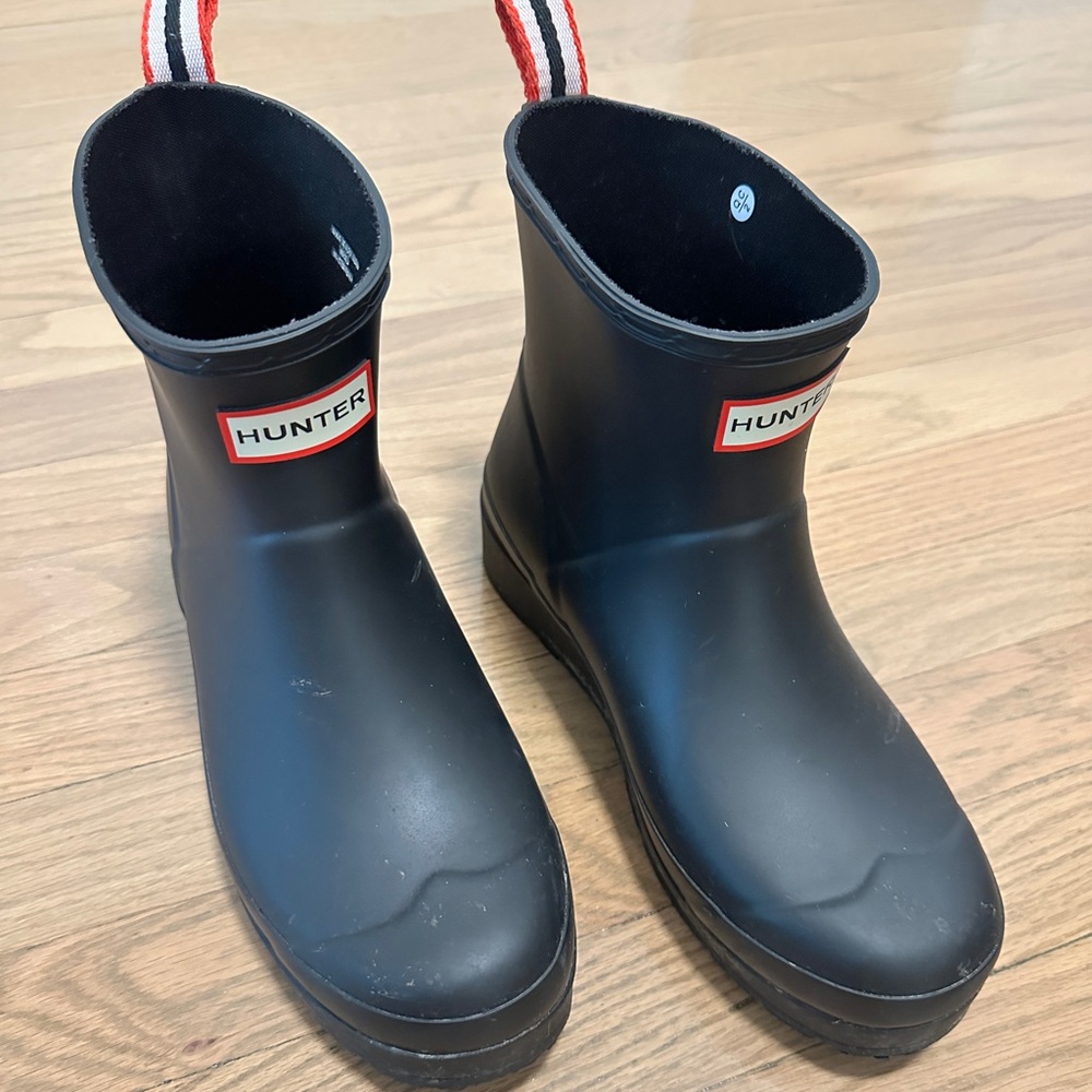 Hunter waterproof rain boot, like new